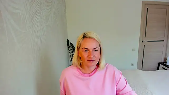 Snapshot of Alicee_Gracee chatting on June 26, 9:35 am Alicee Gracee online show from June 26, 9:35 am