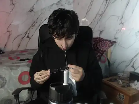 Snapshot of Dereck_Dickson chatting on April 1, 5:08 am Dereck Dickson online show from April 1, 5:08 am