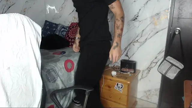 Snapshot of Dereck_Dickson chatting on April 5, 5:04 am Dereck Dickson online show from April 5, 5:04 am