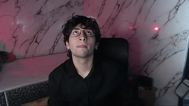 Snapshot of Dereck_Dickson chatting on April 7, 4:35 am Dereck Dickson online show from April 7, 4:35 am