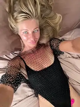 -OliWow- online show from February 8, 6:06 am