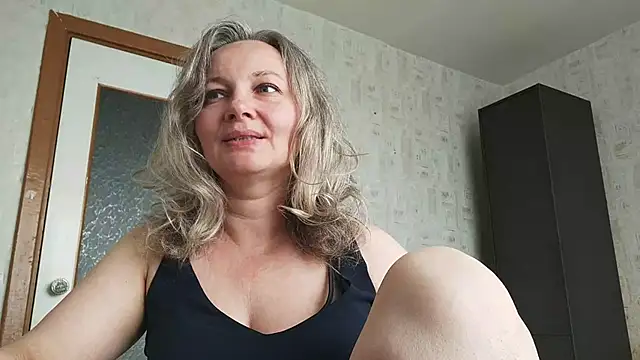 EdithManning online show from June 6, 5:12 am
