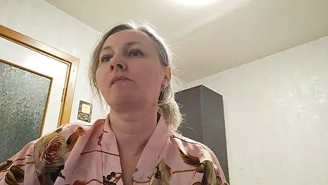 EdithManning online show from June 15, 6:43 pm