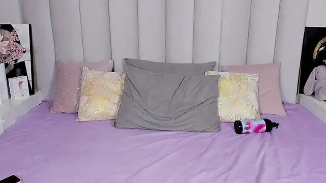 MiaKarlos online show from April 6, 1:36 am