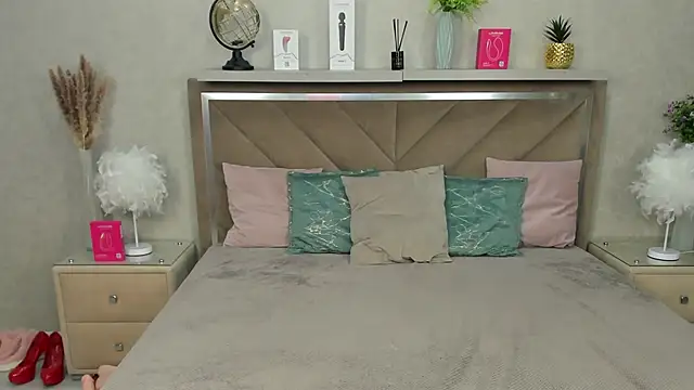 MiaKarlos online show from June 19, 1:21 am