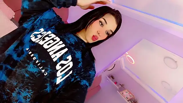 Jadeyourqueen online show from January 4, 6:30 pm