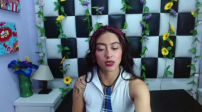 Miaa Thopmson online show from March 14, 3:58 pm