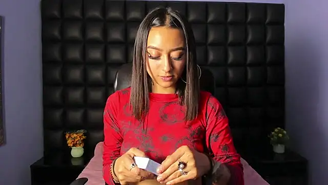 Miaa Thopmson online show from September 25, 8:56 pm