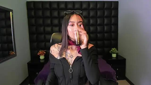 Miaa Thopmson online show from October 10, 9:58 pm