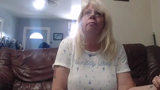 canadiancougar1965 online show from March 2, 2:21 pm