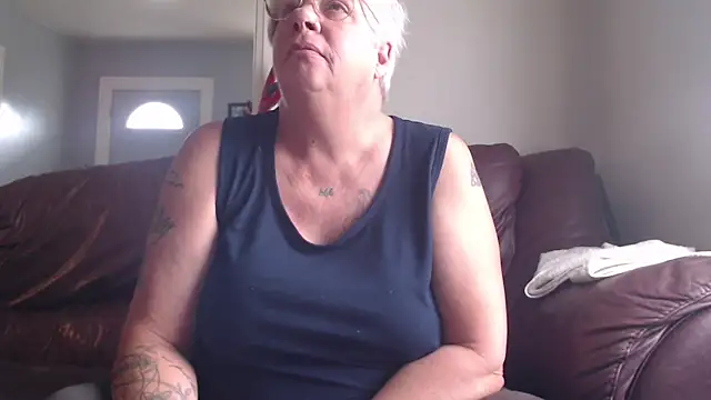 canadiancougar1965 online show from October 23, 2:27 pm