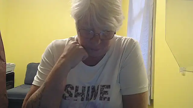 canadiancougar1965 online show from November 20, 2:06 pm