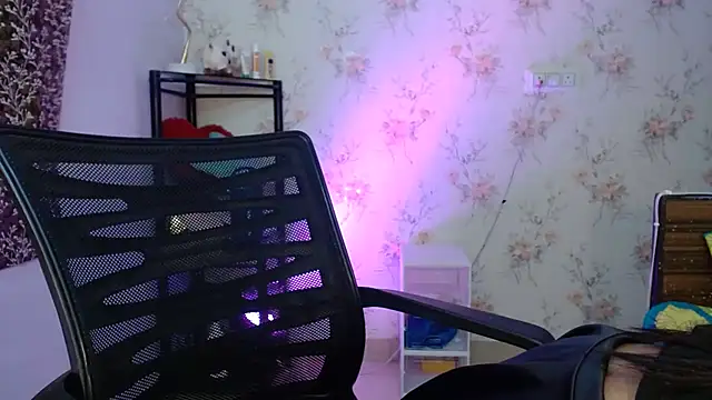 Snappy girl online show from March 31, 11:21 am