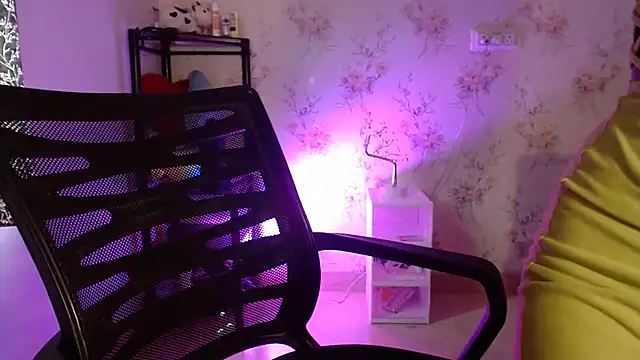 Snappy girl online show from April 2, 4:54 am