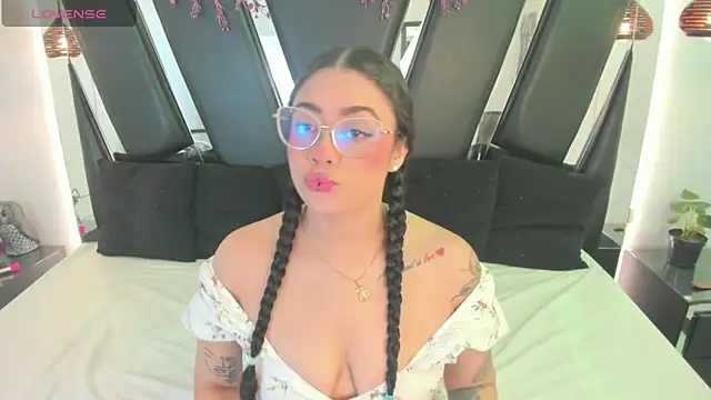 antonelllepiercee online show from July 19, 11:36 am