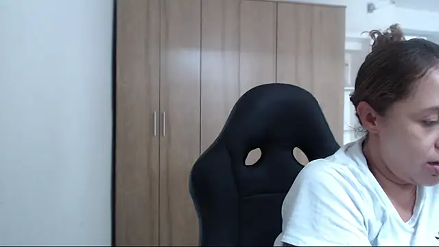 RoxanaLove9 online show from December 17, 5:08 pm