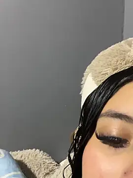 Annie9  online show from April 13, 2:17 am