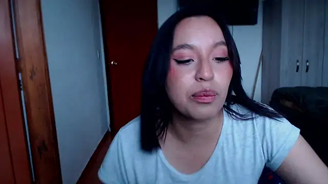 annie3 online show from February 26, 6:32 pm