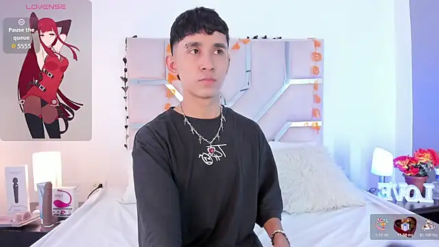 Thayler jones online show from November 4, 8:30 pm