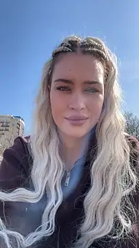 KikiWatson online show from March 18, 7:55 am