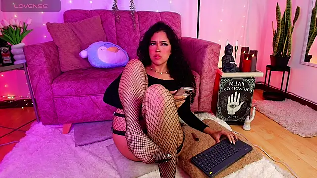 Sara Jhonson online show from May 15, 11:34 pm