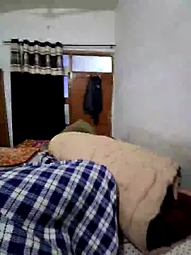 Snapshot of menakshiiikaur chatting on December 14, 2:21 pm menakshiiikaur online show from December 14, 2:21 pm