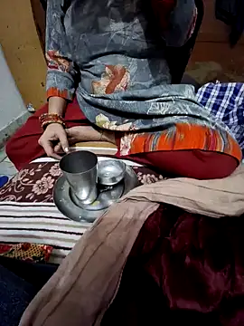 Snapshot of menakshiiikaur chatting on December 15, 2:41 am menakshiiikaur online show from December 15, 2:41 am