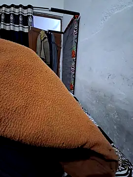 Snapshot of menakshiiikaur chatting on December 20, 1:33 pm menakshiiikaur online show from December 20, 1:33 pm