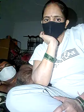 Snapshot of menakshiiikaur chatting on September 18, 5:26 pm menakshiiikaur online show from September 18, 5:26 pm