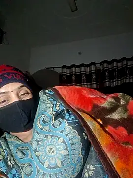 Snapshot of menakshiiikaur chatting on December 18, 5:41 pm menakshiiikaur online show from December 18, 5:41 pm