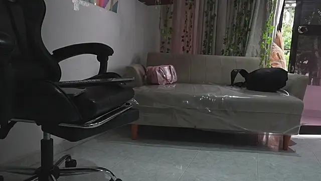 HannaRhodes online show from February 7, 1:37 pm