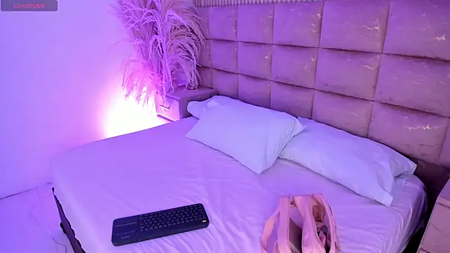 HannaRhodes online show from May 30, 1:41 pm