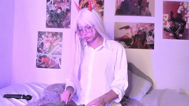 Luna-Chann online show from April 16, 9:39 pm