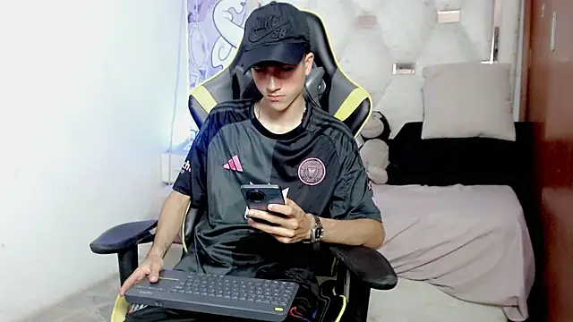 johnny cagee online show from January 13, 3:34 am