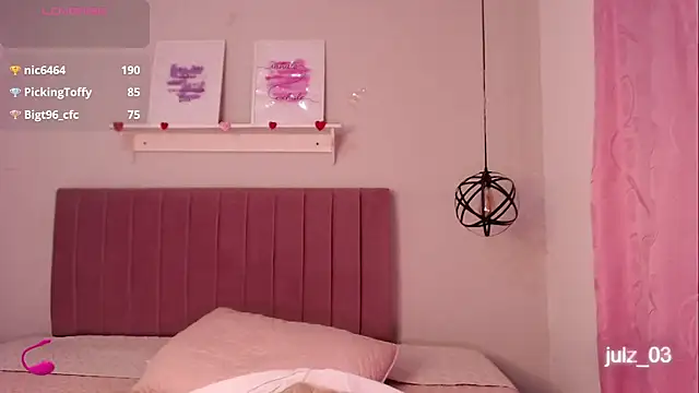 julz 03 online show from March 18, 7:31 pm