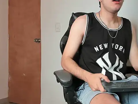 leo030809 online show from February 23, 5:10 pm