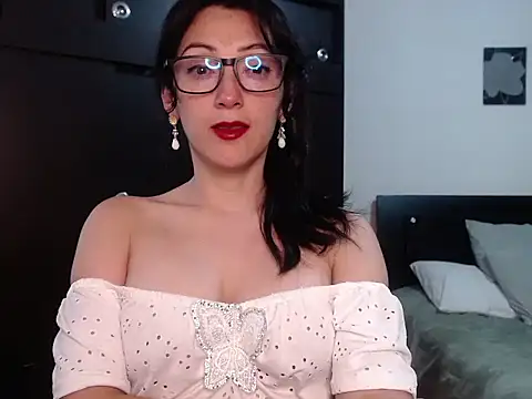 Snapshot of Alicee_moss chatting on July 24, 9:57 pm Alicee moss online show from July 24, 9:57 pm