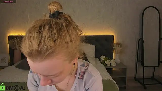 Michelle Blond online show from March 14, 9:26 am