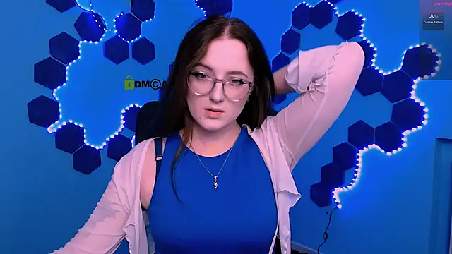 luna berryy online show from December 2, 8:37 pm