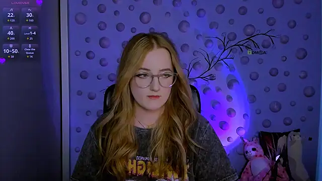 luna berryy online show from February 17, 8:15 pm