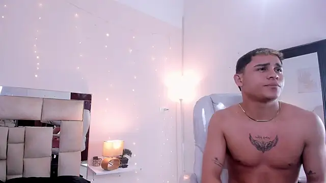 saraandstiven online show from March 5, 7:05 am