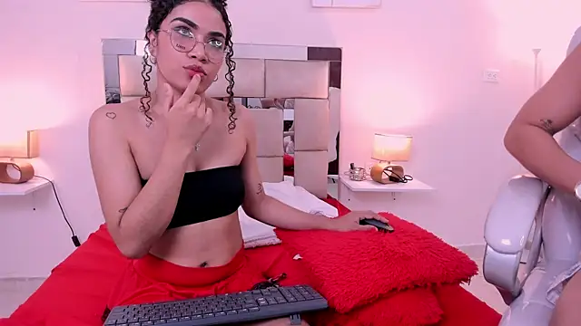 saraandstiven online show from March 14, 9:14 am