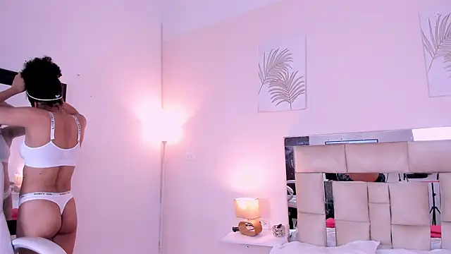 saraandstiven online show from March 20, 6:30 am