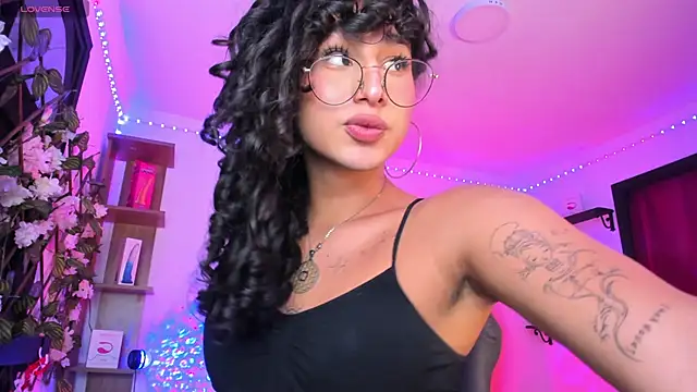 Heka Prudence online show from February 21, 3:45 am