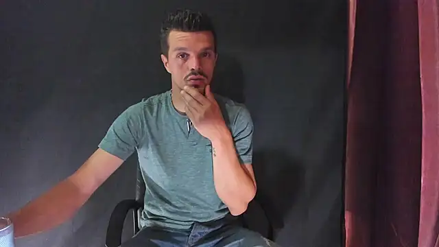 Snapshot of DonyBrown chatting on May 3, 11:44 pm DonyBrown online show from May 3, 11:44 pm
