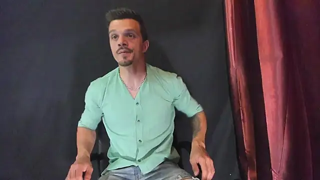 Snapshot of DonyBrown chatting on May 13, 2:53 am DonyBrown online show from May 13, 2:53 am