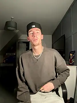 MikesWood21 online show from December 2, 4:42 am