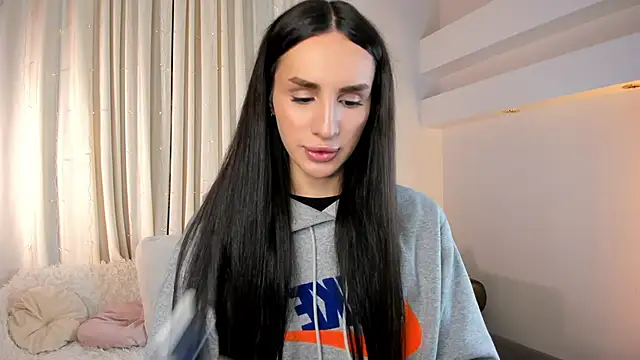 Kim Oberlin  online show from January 8, 12:51 pm