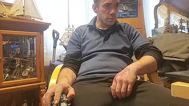 Snapshot of ScubaStevex chatting on February 10, 1:15 pm ScubaStevex online show from February 10, 1:15 pm