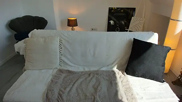 Arya Shinex online show from March 4, 11:51 am